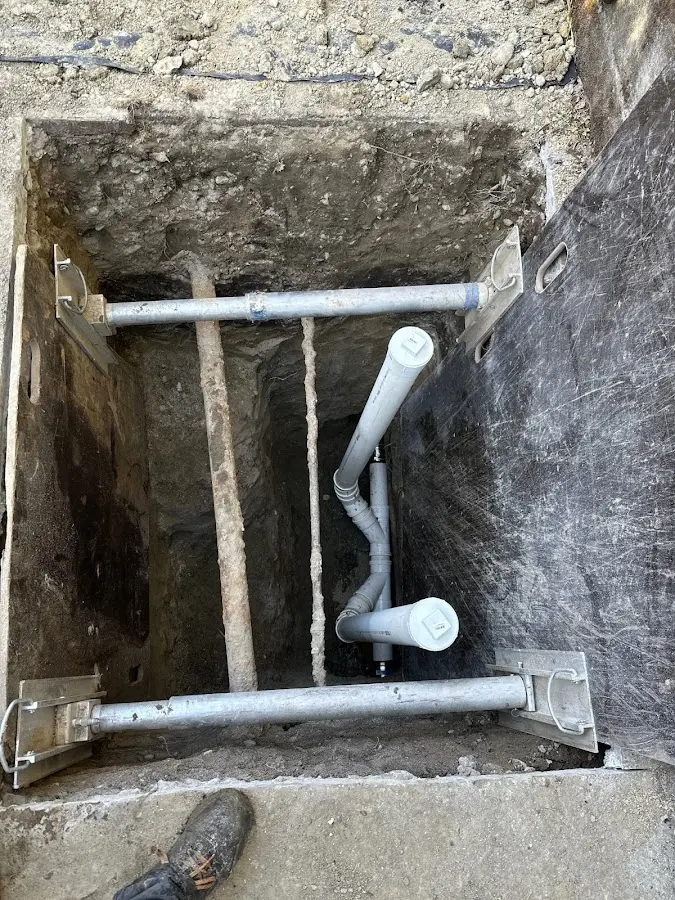 Experienced plumber completing Faucet Repair work in Big Pine Key